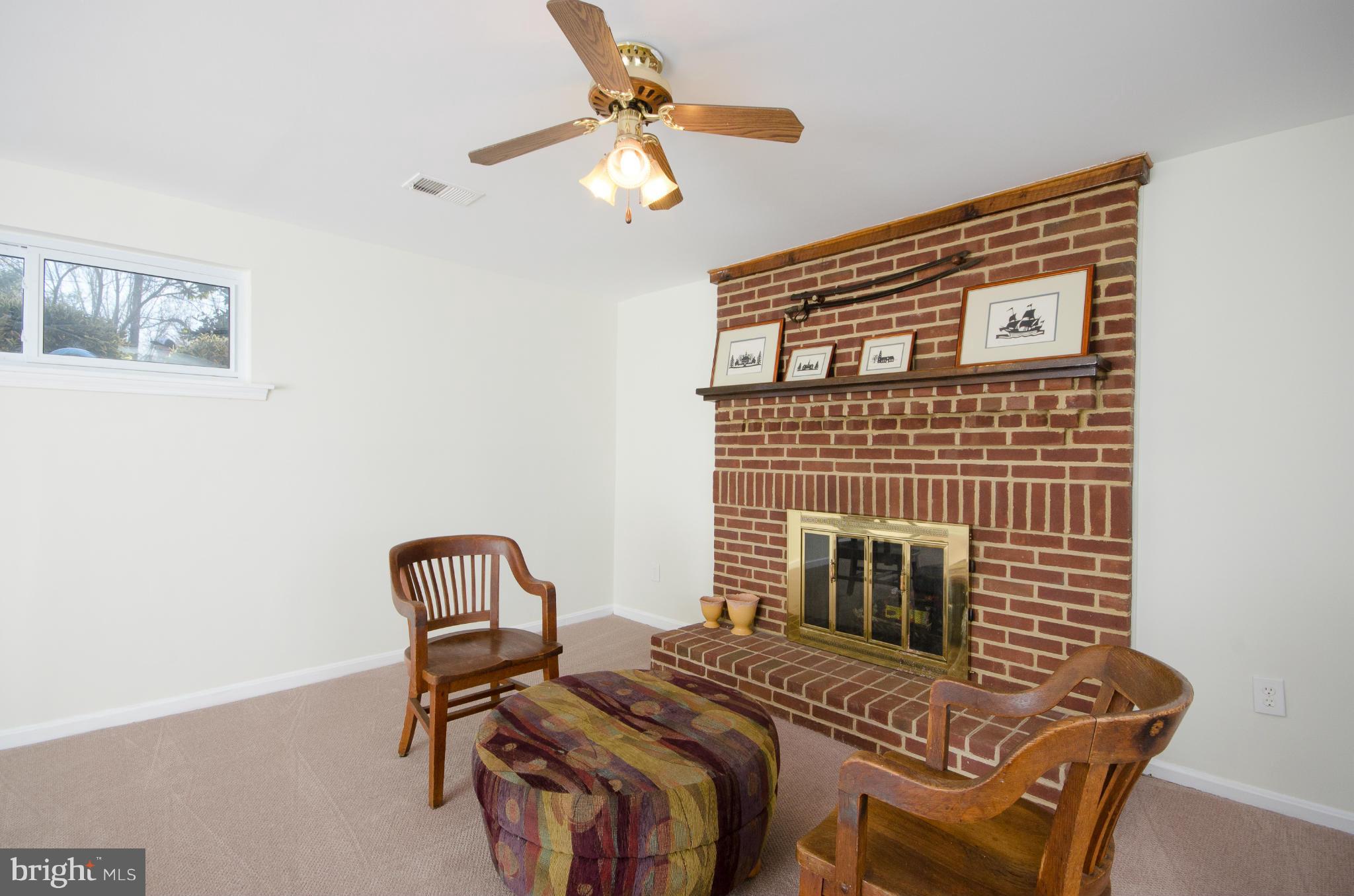 8931 Fort Hunt Road Alexandria, VA 22308 - Photo 18 of 30 Family Room
