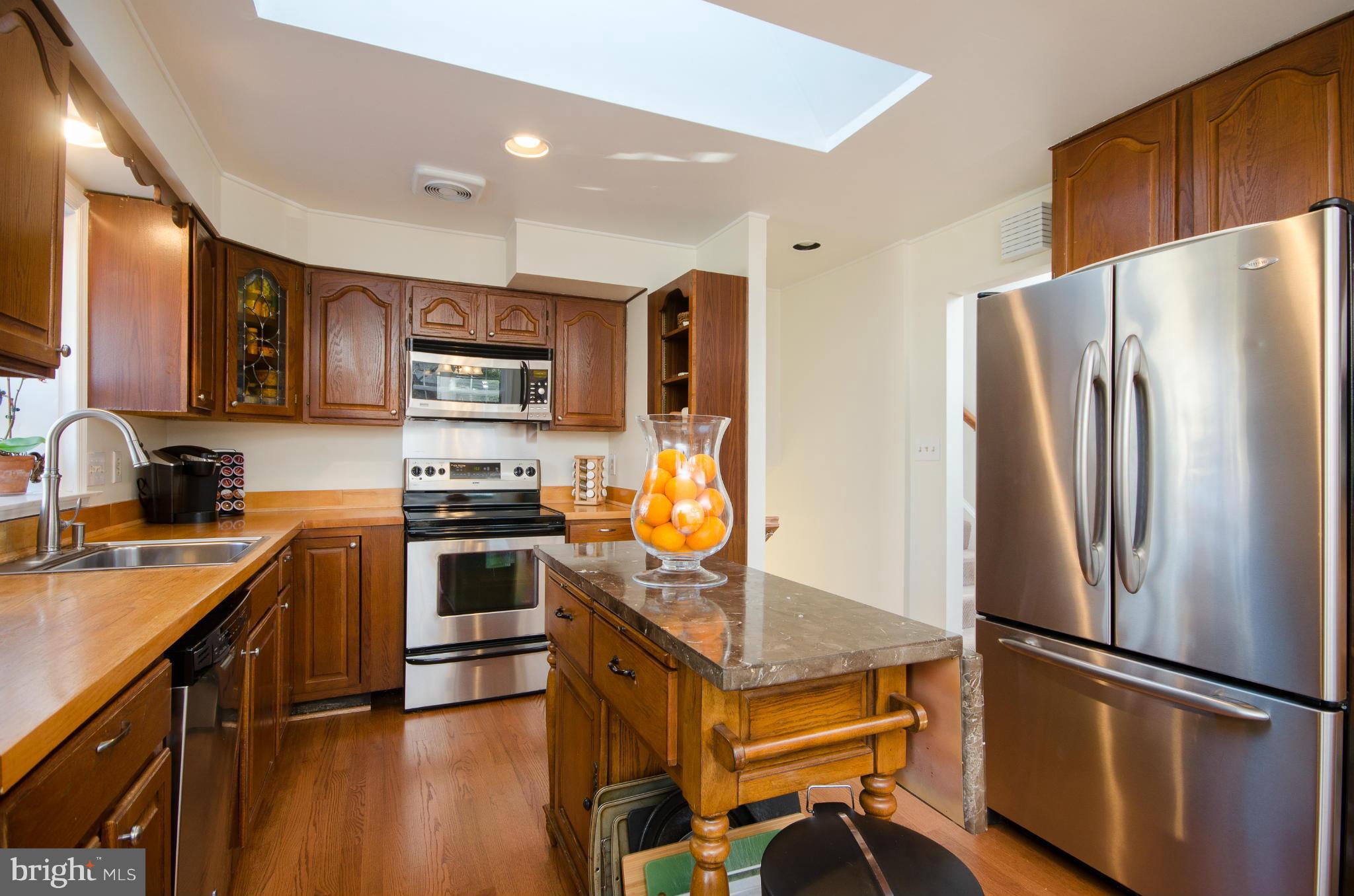 8931 Fort Hunt Road Alexandria, VA 22308 - Photo 6 of 30 Kitchen