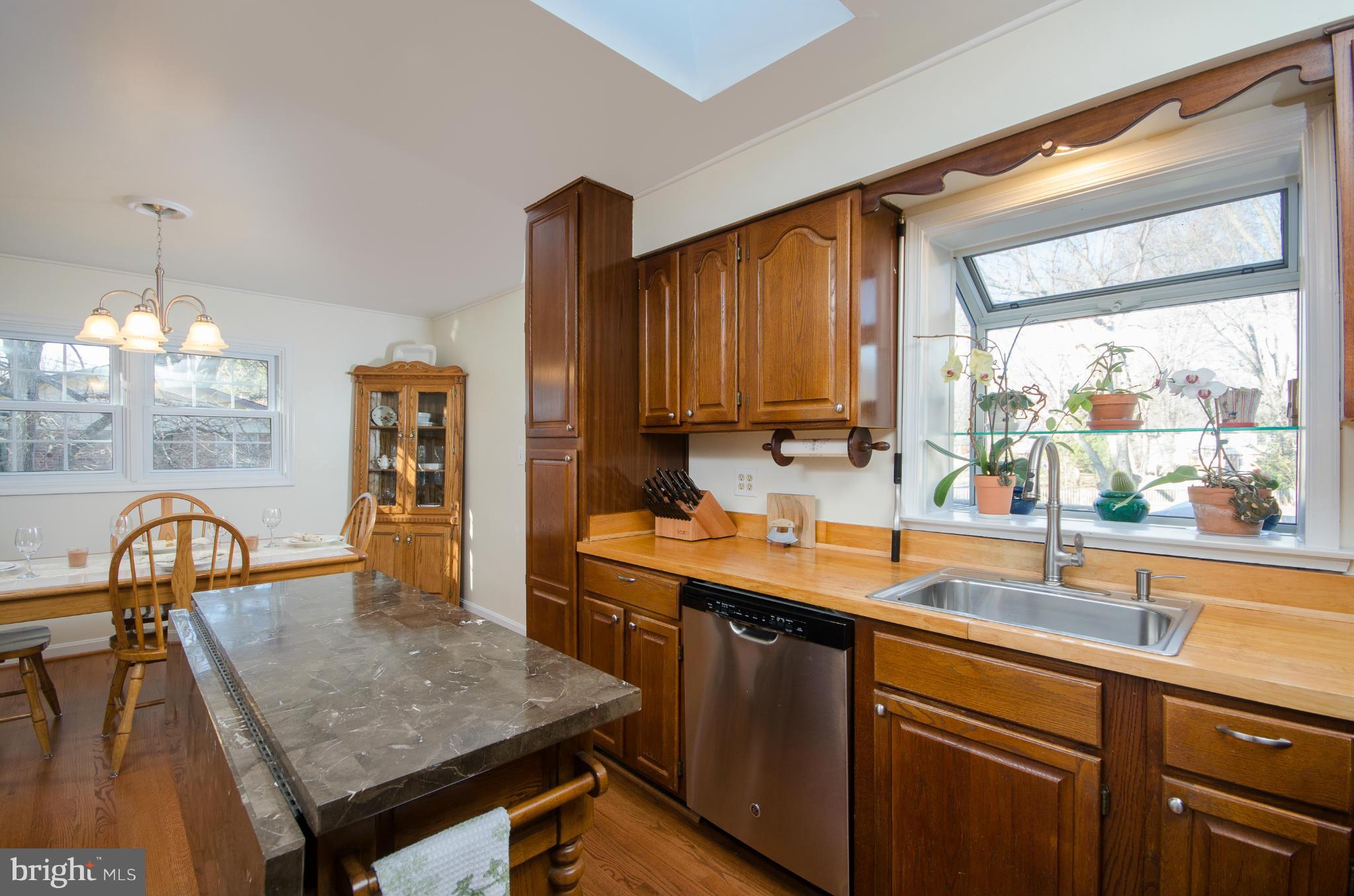8931 Fort Hunt Road Alexandria, VA 22308 - Photo 7 of 30 Kitchen
