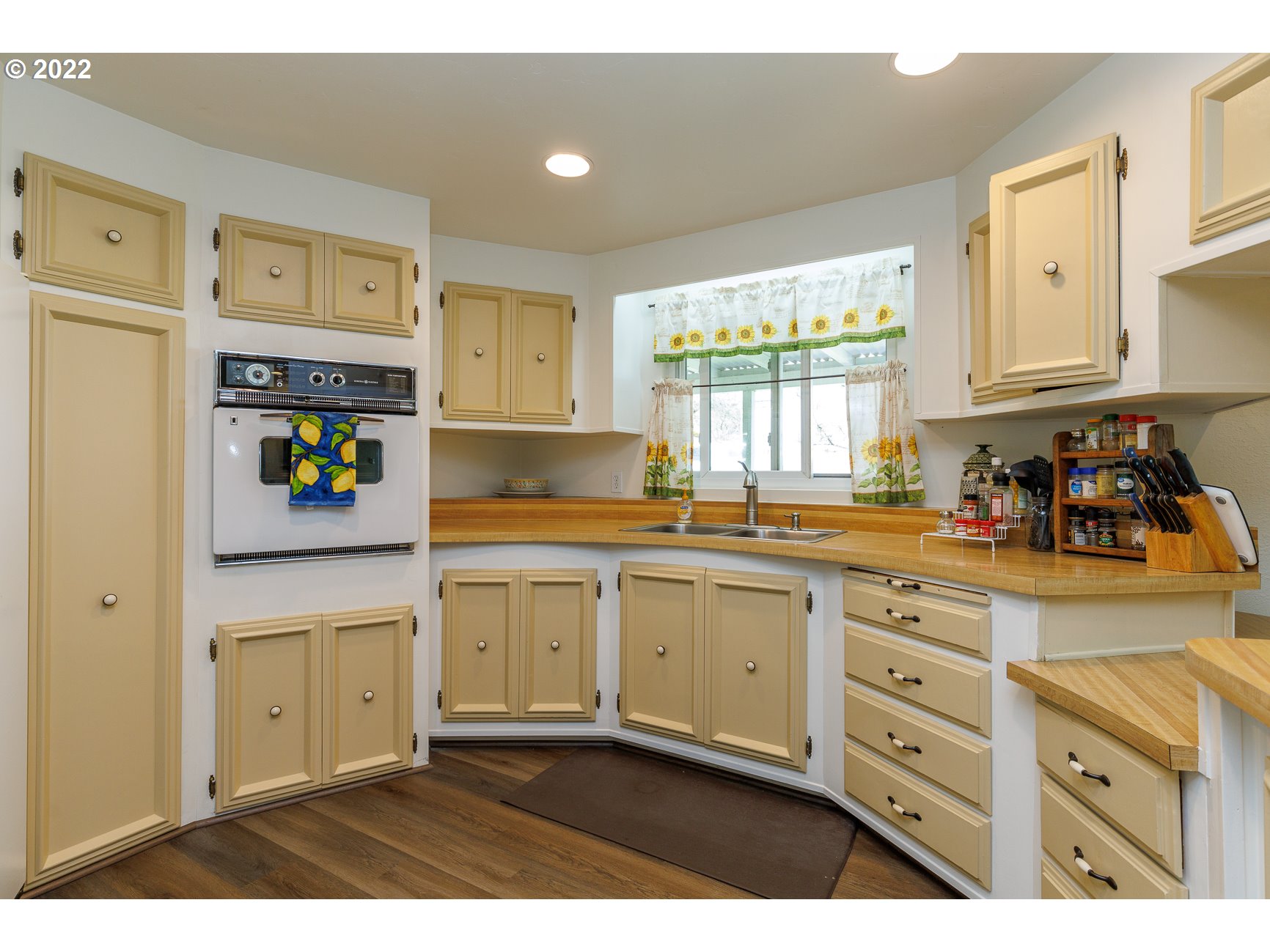 405 Eagle Valley Road Oakland, OR 97462 - Photo 5 of 32 Gallery Image 5
