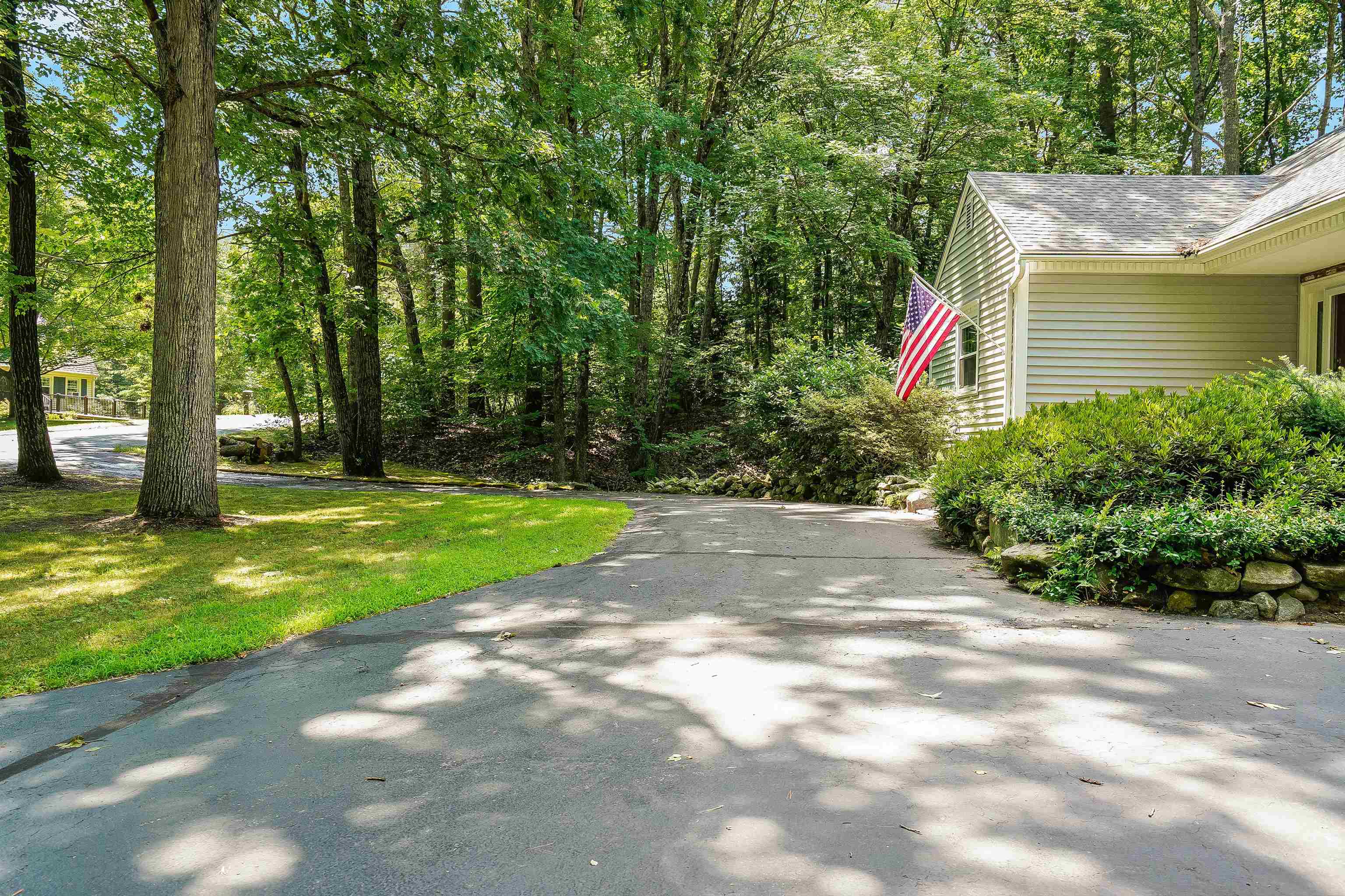 5 Nichols Road Amherst, NH 03031 - Photo 33 of 40