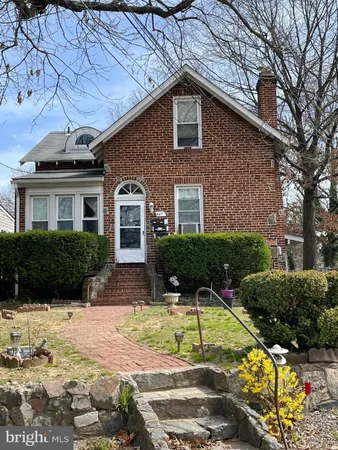$1,850 | 4611 Edmonston Road, Unit 1, Hyattsville, MD 20781