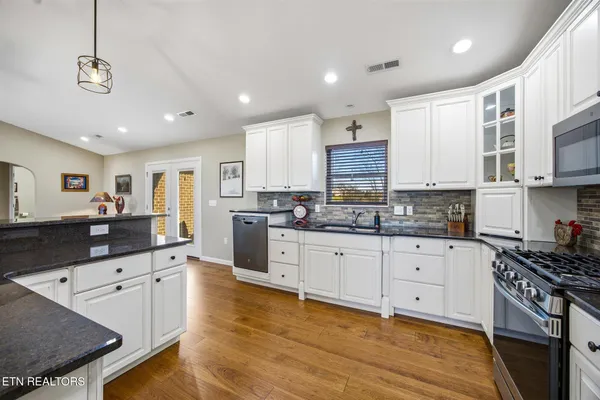 $649,000 | 116 Crosslake Lane, Dandridge, TN 37725