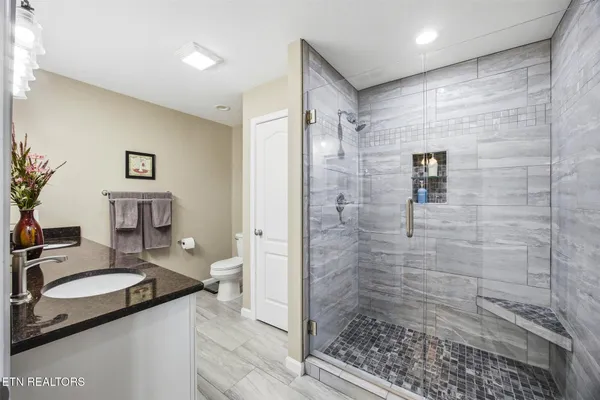 $649,000 | 116 Crosslake Lane, Dandridge, TN 37725