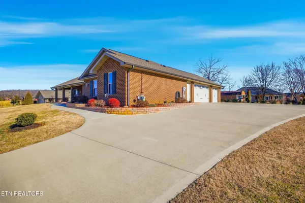 $649,000 | 116 Crosslake Lane, Dandridge, TN 37725