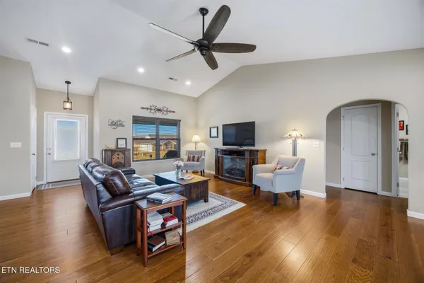 $649,000 | 116 Crosslake Lane, Dandridge, TN 37725