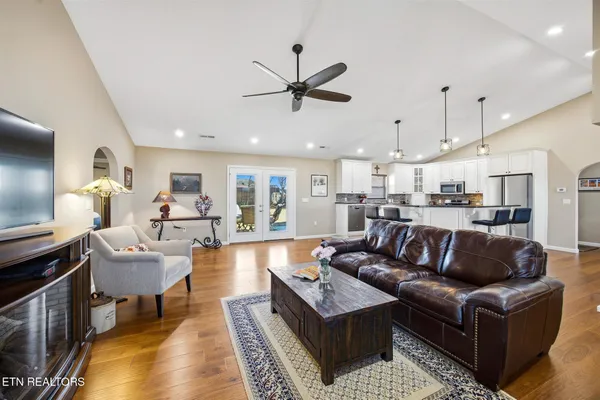 $649,000 | 116 Crosslake Lane, Dandridge, TN 37725