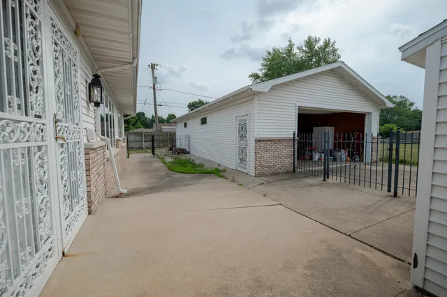 $297,900 | 106 Prairie Avenue, White Pigeon, MI 49099