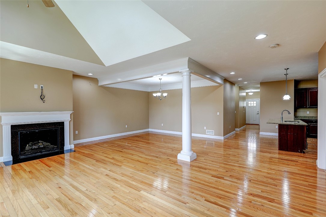 500 Mendon Road, Unit 423 Cumberland, RI 02864 - Photo 29 of 41 Living/Dining room