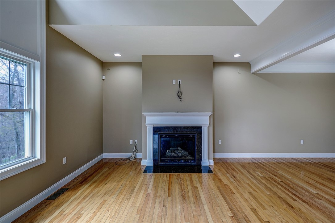 500 Mendon Road, Unit 423 Cumberland, RI 02864 - Photo 32 of 41 Gas fireplace