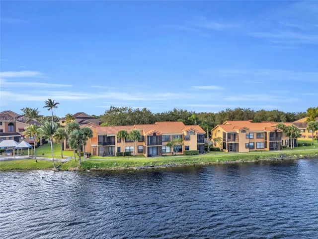 a view of residential houses with city view and lake view