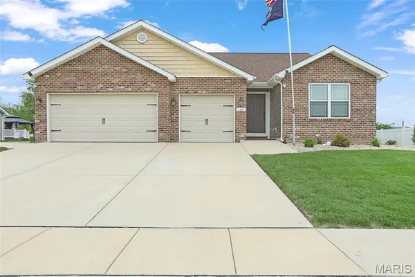 $330,000 | 117 Garrettford Drive, Bethalto, IL 62010