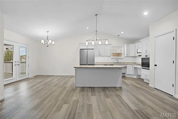 $330,000 | 117 Garrettford Drive, Bethalto, IL 62010