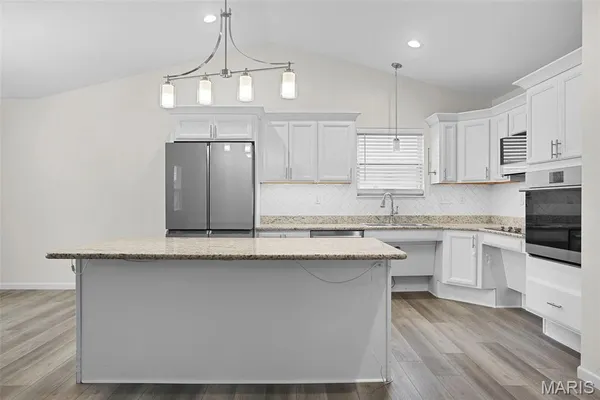 $330,000 | 117 Garrettford Drive, Bethalto, IL 62010