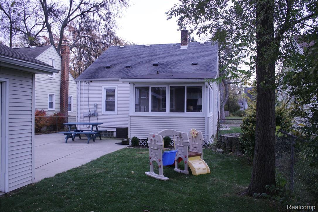 2080 Harvard Road Berkley, MI 48072 - Photo 31 of 32 IMG_0281.JPG