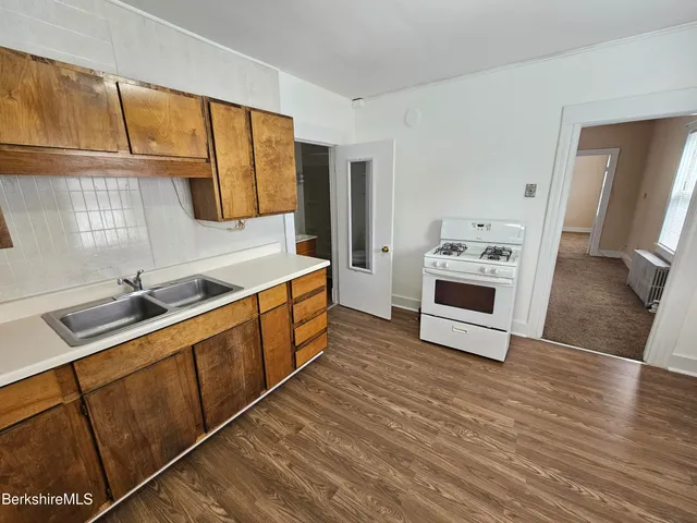 $1,100 | 146 Parkside Avenue, Unit 2, Pittsfield, MA 01201