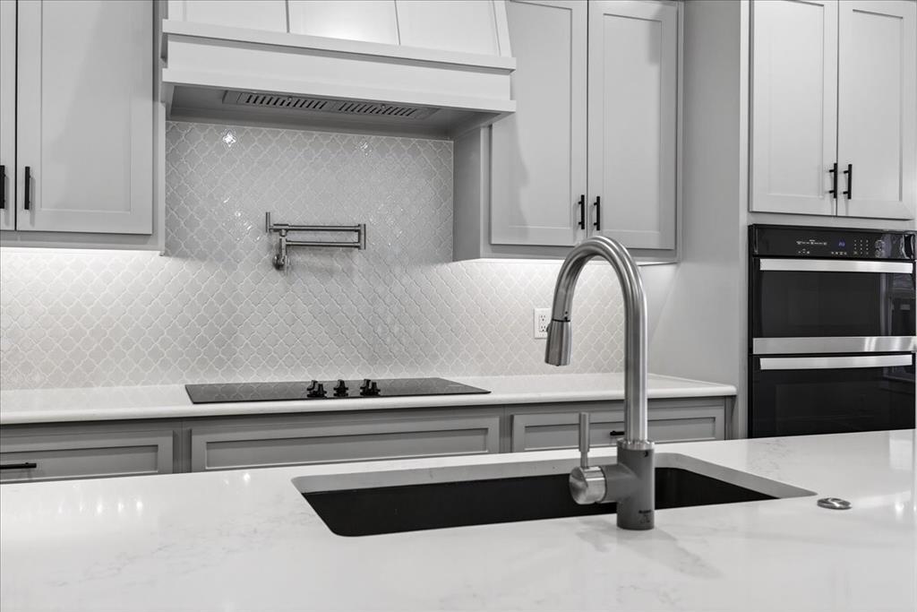 114 Castlewood Road Enchanted Oaks, TX 75156 - Photo 12 of 33 a close view of sink and tap