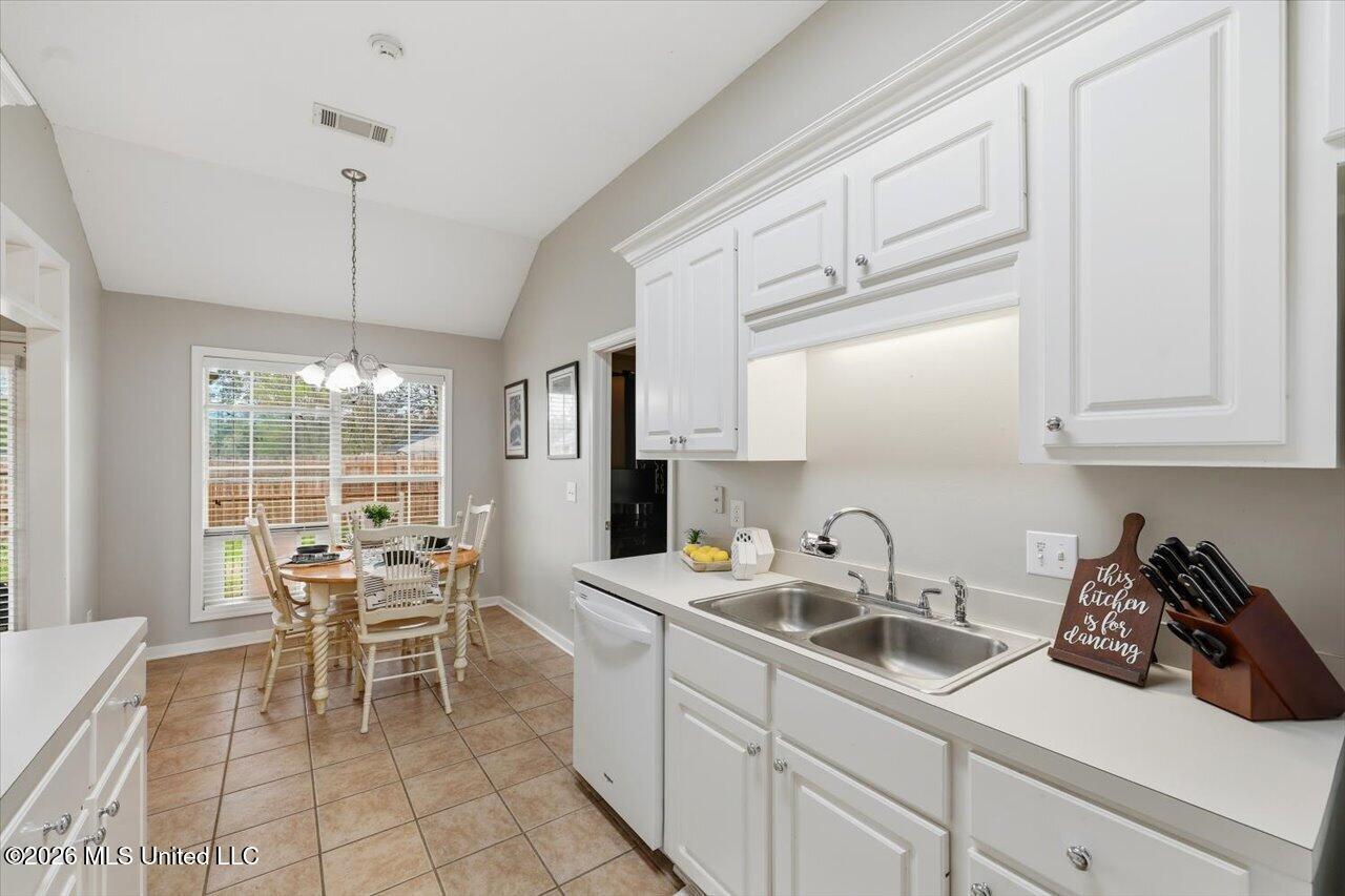 403 Oak Bend Brandon, MS 39047 - Photo 7 of 21 13-403 Oak Bend _ Home Tours MS