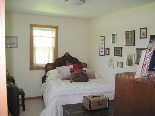 4257 Douglas Road Ida, MI 48140 - Photo 5 of 21 1st fl Bedroom