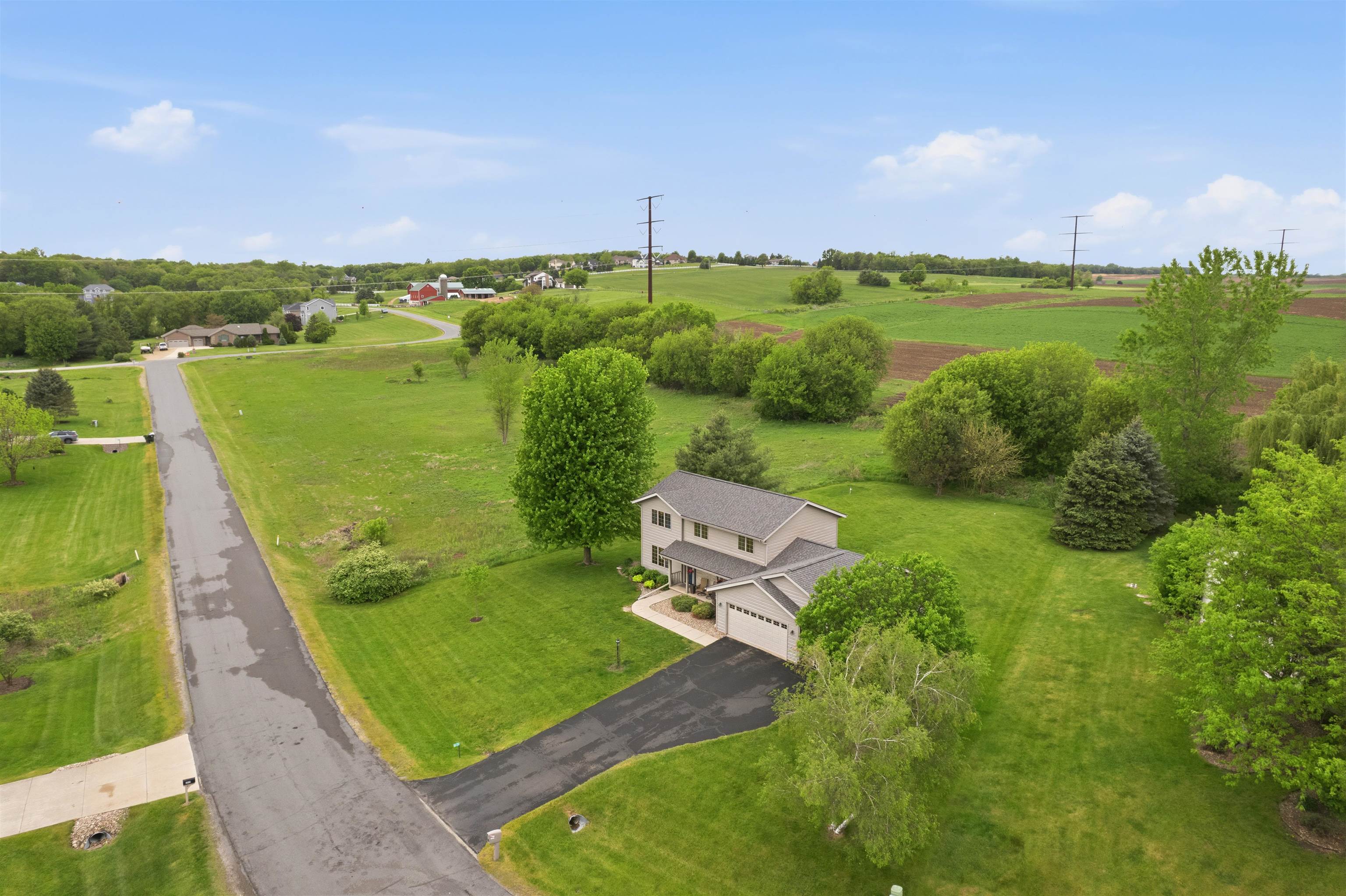 8600 Ellington Way Middleton, WI 53562 - Photo 3 of 37