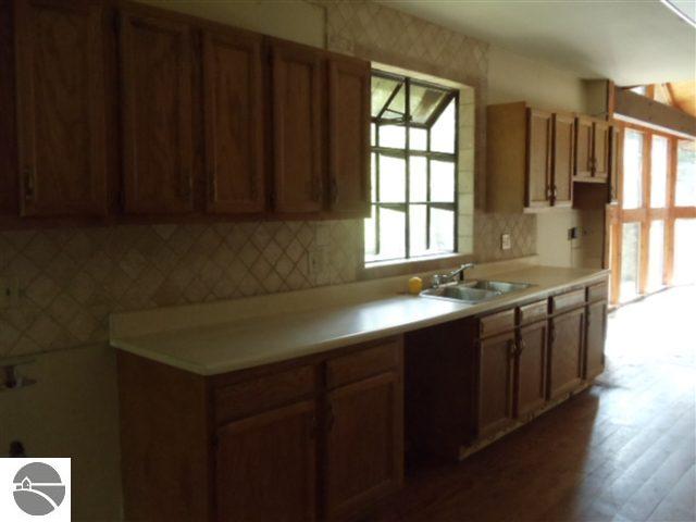 5816 Gunn Road Benzonia, MI 49616 - Photo 6 of 15 1720113-5.JPG