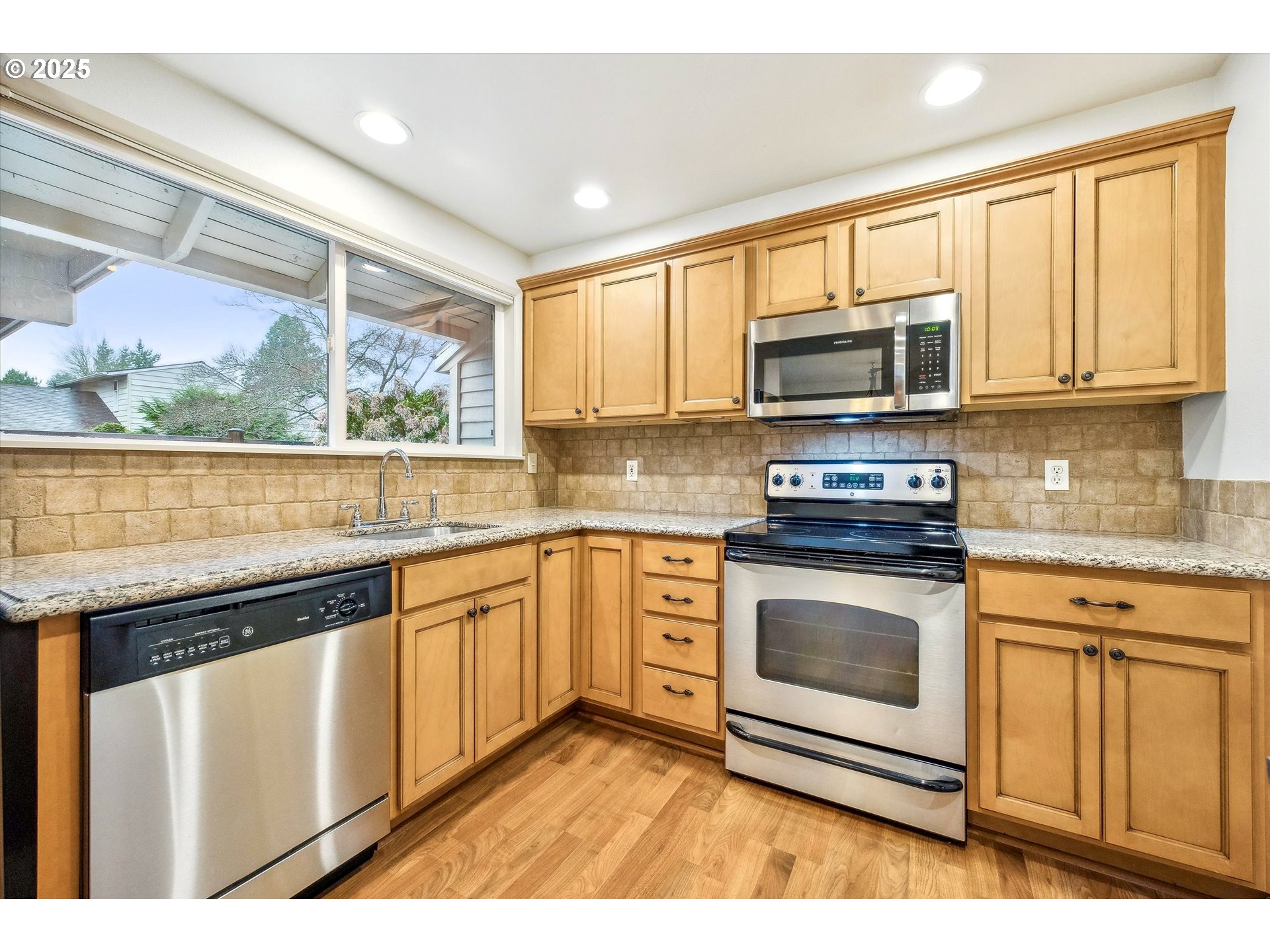 4885 Southwest Normandy Place Beaverton, OR 97005 - Photo 14 of 39 Kitchen