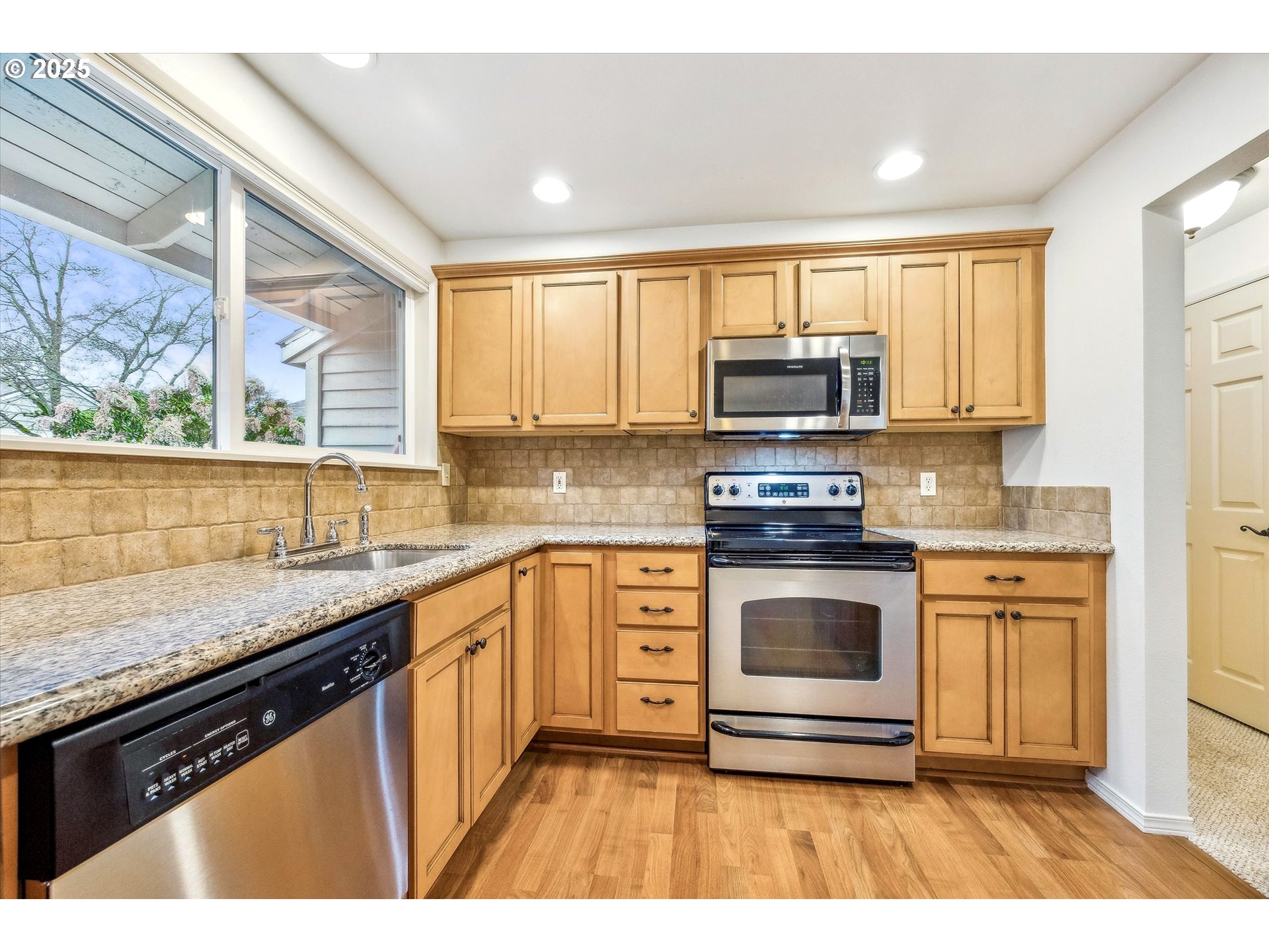 4885 Southwest Normandy Place Beaverton, OR 97005 - Photo 16 of 39 Kitchen