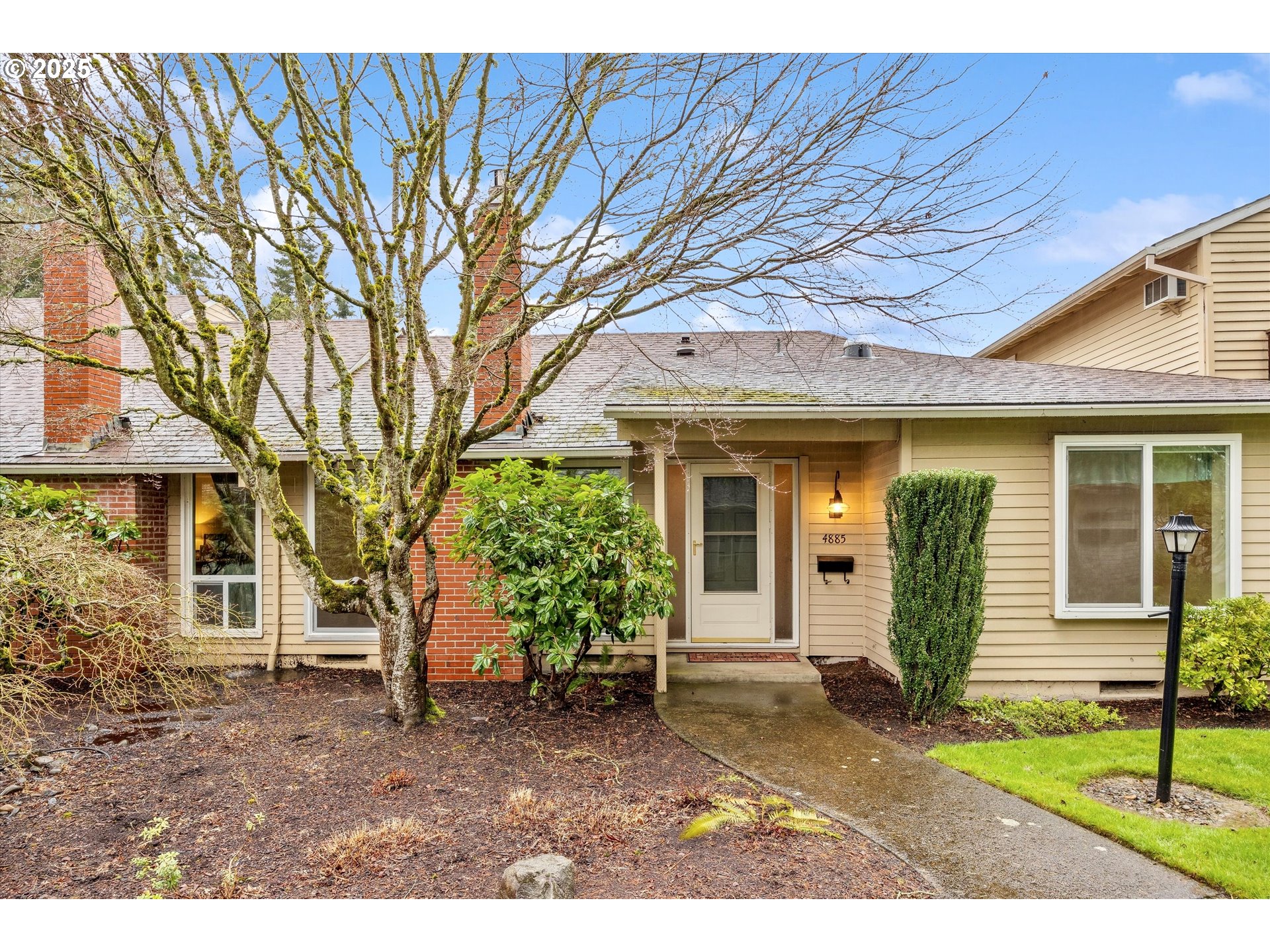 4885 Southwest Normandy Place Beaverton, OR 97005 - Photo 2 of 39 Gallery Image 2