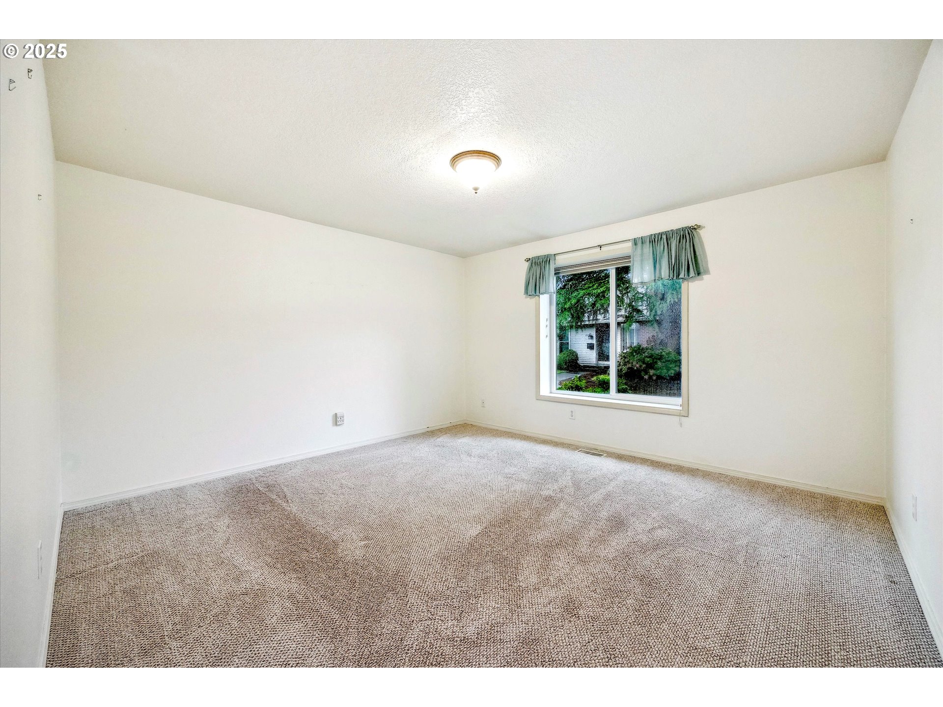 4885 Southwest Normandy Place Beaverton, OR 97005 - Photo 22 of 39 Primary Bedroom