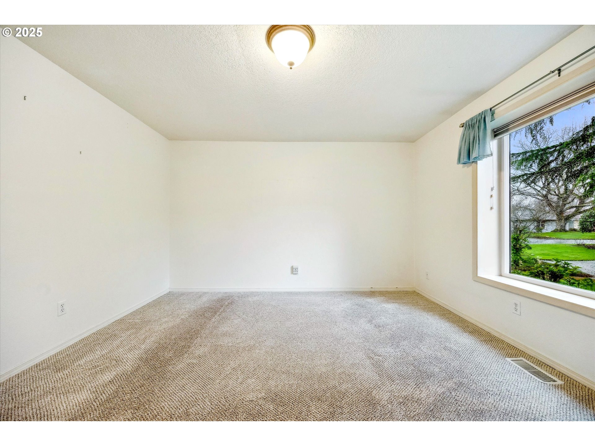 4885 Southwest Normandy Place Beaverton, OR 97005 - Photo 23 of 39 Primary Bedroom