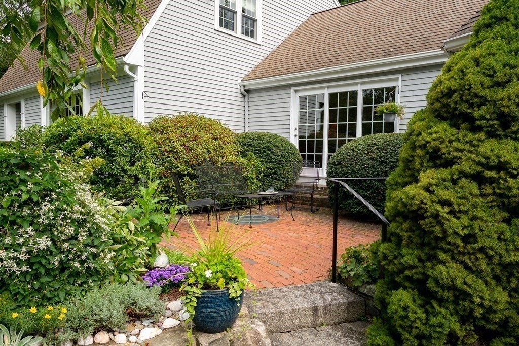 1 Button Cove Road Hingham, MA 02043 - Photo 4 of 40 Gallery Image 4