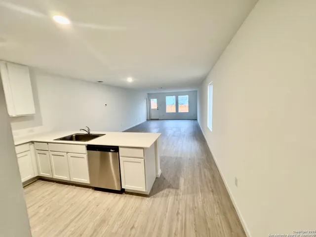 $1,800 | 5151 Yancy Creek, Converse, TX 78109