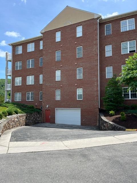 4444 Pheasant Ridge Road, Unit 202 Roanoke, VA 24014 - Photo 8 of 38 IMG_8577