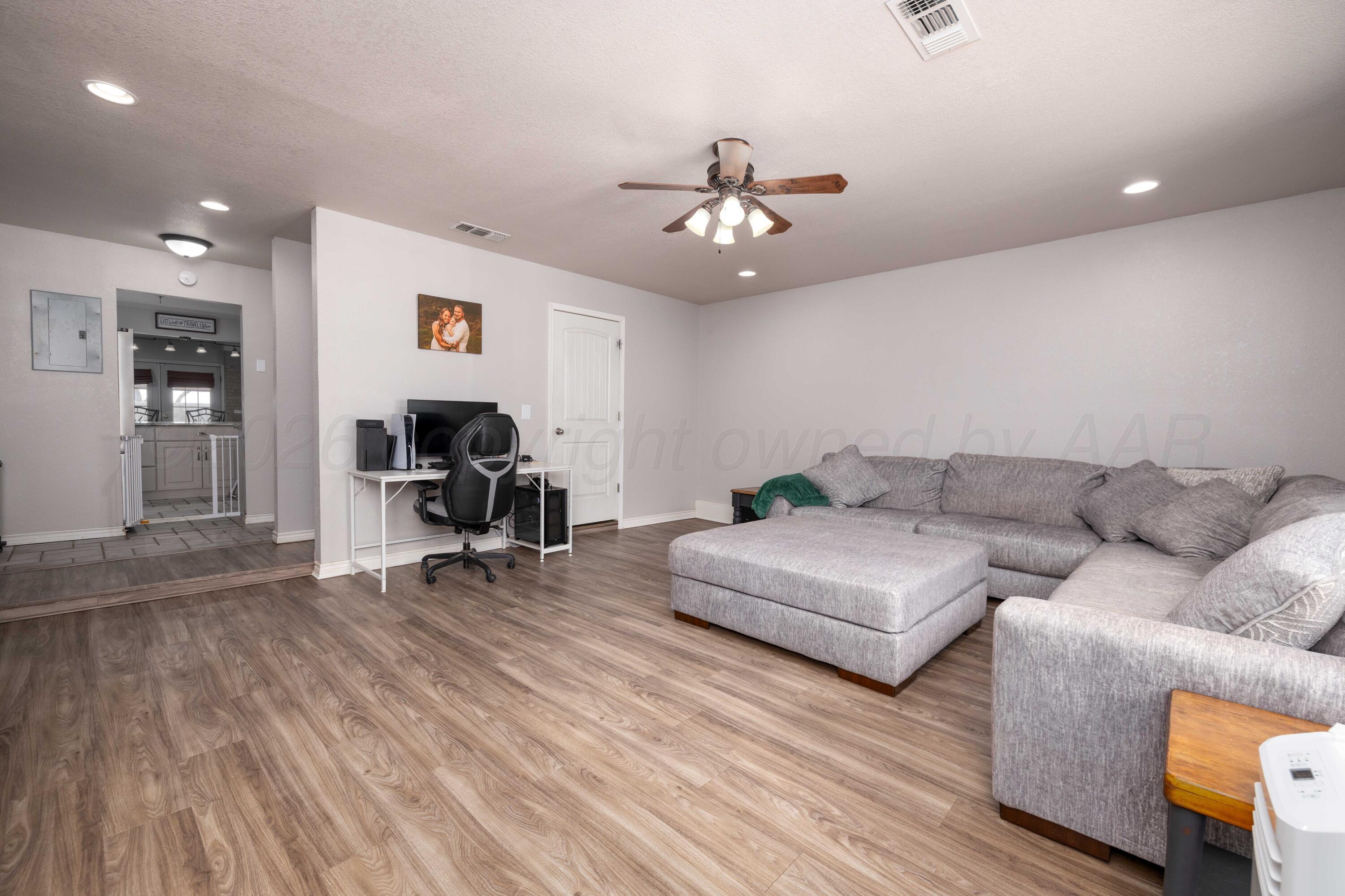 7003 Euclid Street Amarillo, TX 79110 - Photo 4 of 23 Living Area