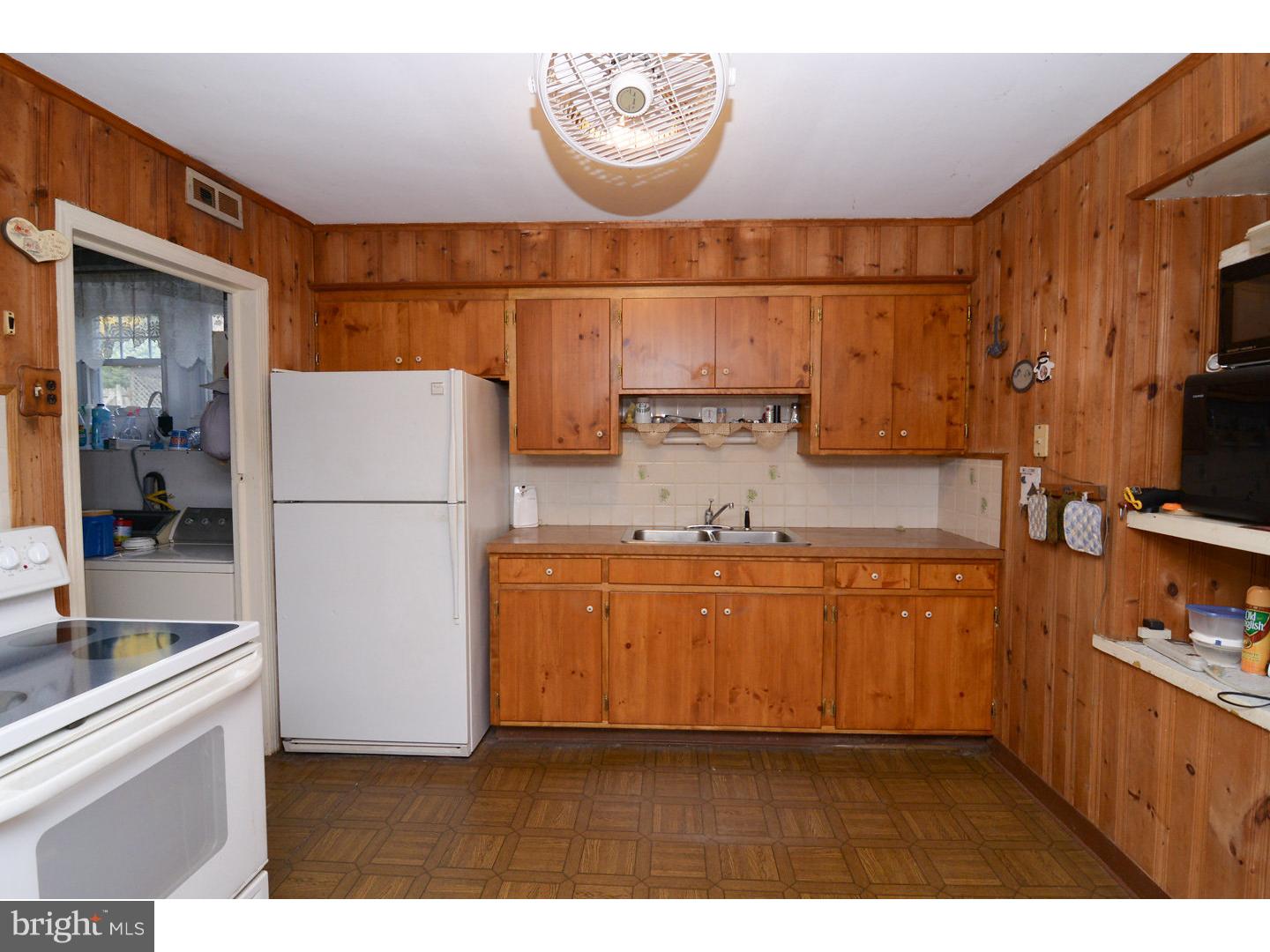 139 Coldstream Road Phoenixville, PA 19460 - Photo 8 of 17 Kitchen