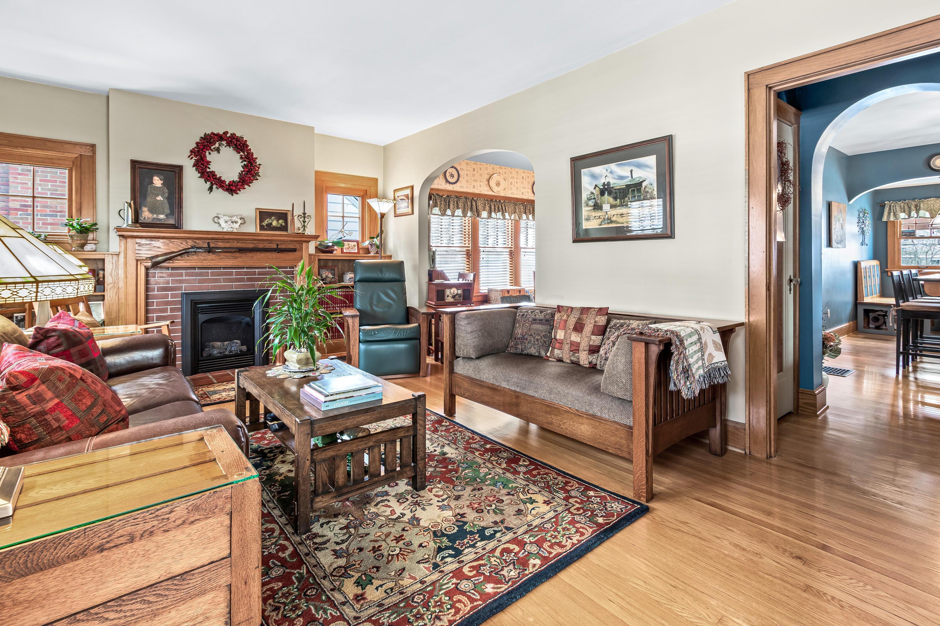 446 Blenheim Road Columbus, OH 43214 - Photo 3 of 25 Gallery Image 3