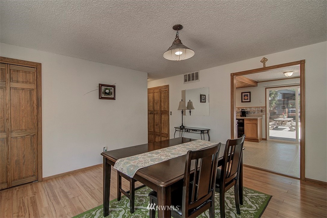 14212 143rd Avenue Southeast Renton, WA 98059 - Photo 3 of 24 Gallery Image 3