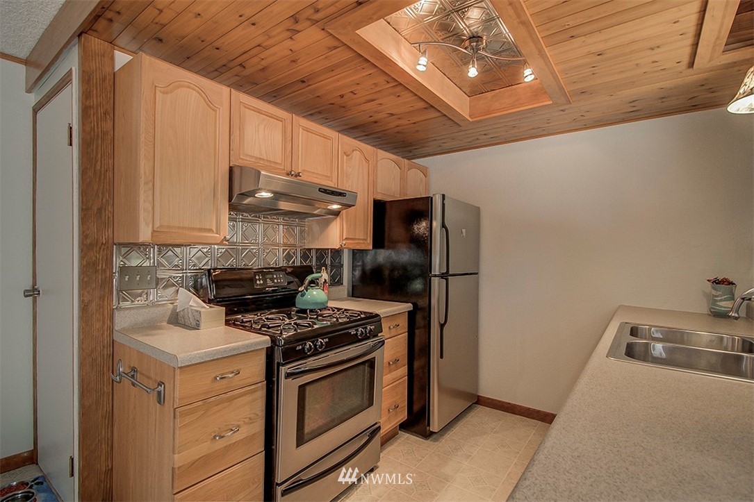 14212 143rd Avenue Southeast Renton, WA 98059 - Photo 8 of 24 Gallery Image 8