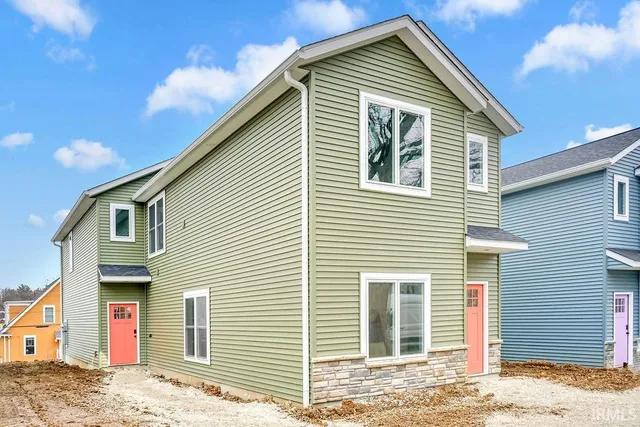 $2,850 | 1112 North Woodburn Avenue, Bloomington, IN 47404