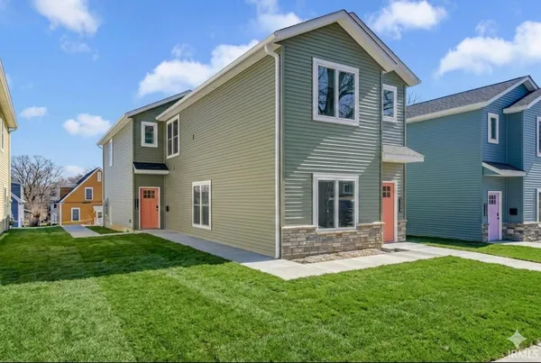 $2,400 | 1112 North Woodburn Avenue, Bloomington, IN 47404