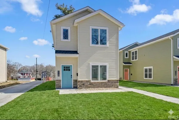 $2,400 | 1112 North Woodburn Avenue, Bloomington, IN 47404