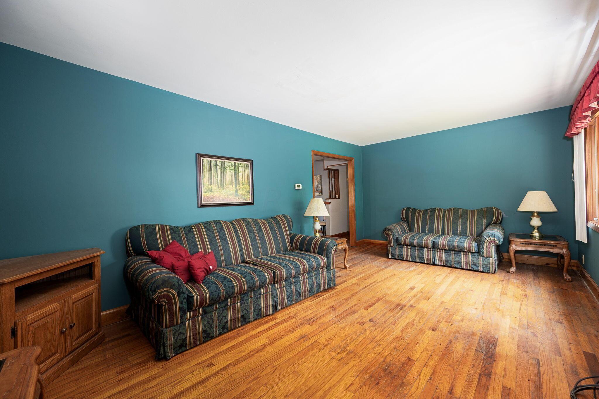 1137 Warren Road Delaware, OH 43015 - Photo 3 of 31 6-web-or-mls-1137 Warren Rd 006