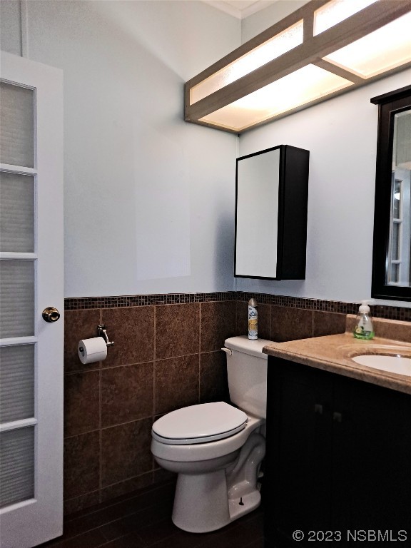 4330 Whiting Way Edgewater, FL 32141 - Photo 13 of 30 a bathroom with a toilet a sink and mirror