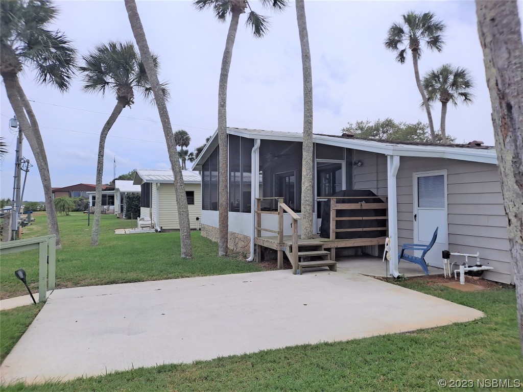 4330 Whiting Way Edgewater, FL 32141 - Photo 21 of 30 a view of backyard with a white house