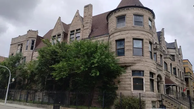 $405,000 | 4058 South King Drive, Chicago, IL 60653