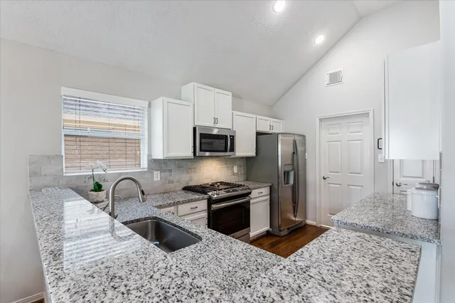 $2,000 | 5830 Whitwell Drive, Katy, TX 77449