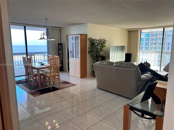 $850,000 | 2333 Brickell Avenue, Unit 1402, Miami, FL 33129