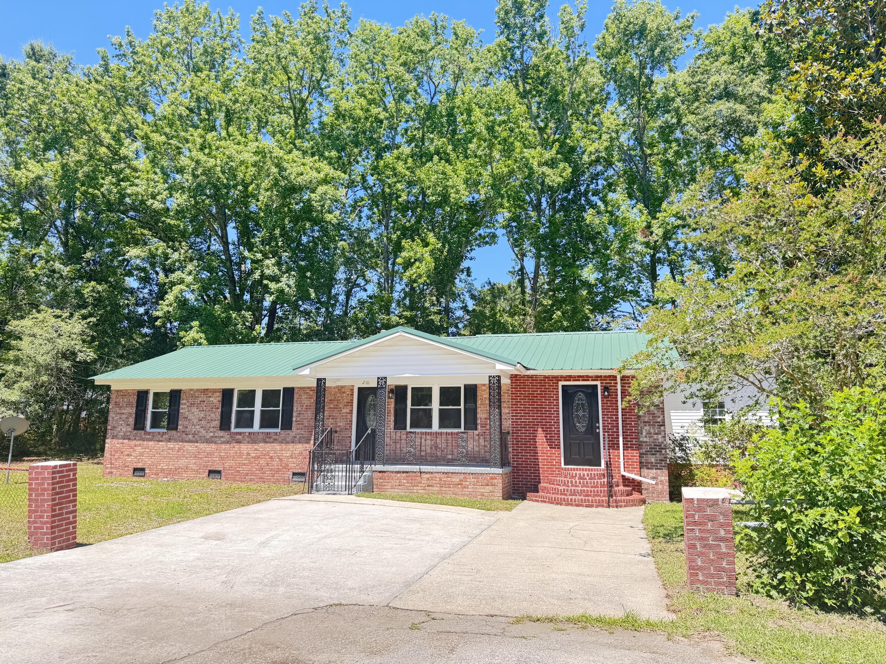 210 Grayson Street Walterboro, SC 29488 - Photo 3 of 77