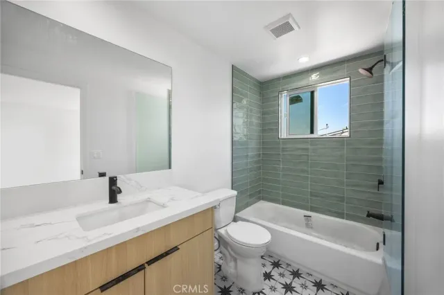 $3,937 | 4513 Rosewood Avenue, Unit 3, Los Angeles, CA 90012