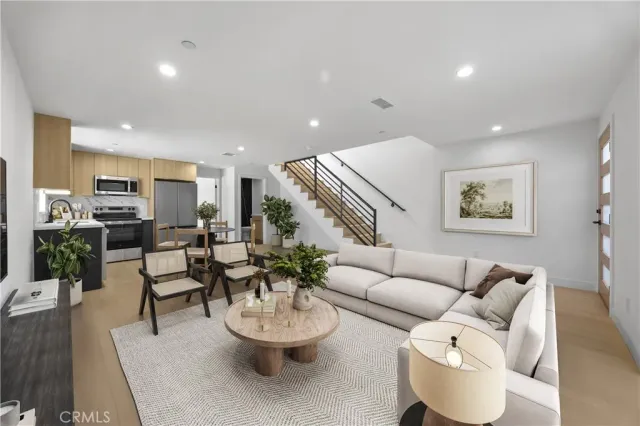 $3,937 | 4513 Rosewood Avenue, Unit 3, Los Angeles, CA 90012